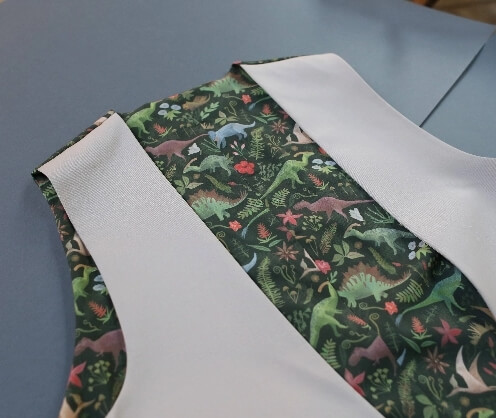 linneo-gilet-con.fodera-personalizzata-con-i-dinosauri