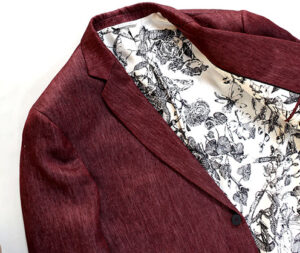linneo-fodera-interna-giacca-rossa-a-tema-farfalle-e-foglie-in-bianco-e-nero